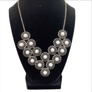 COLORS‎ White & Silver Flower Statement Necklace